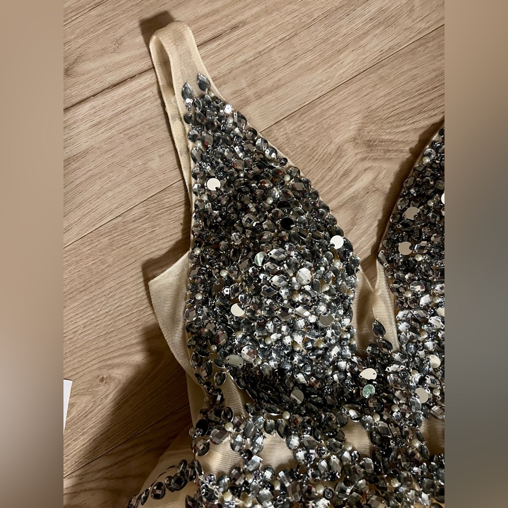 Elegant Beaded V-Neck Maxi Dress in Champagne - Picture 9 of 11